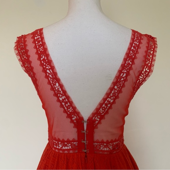 NWOT FREE PEOPLE DRESS WITH SHEER PANEL IN BACK SIZE 2 - Picture 7 of 17